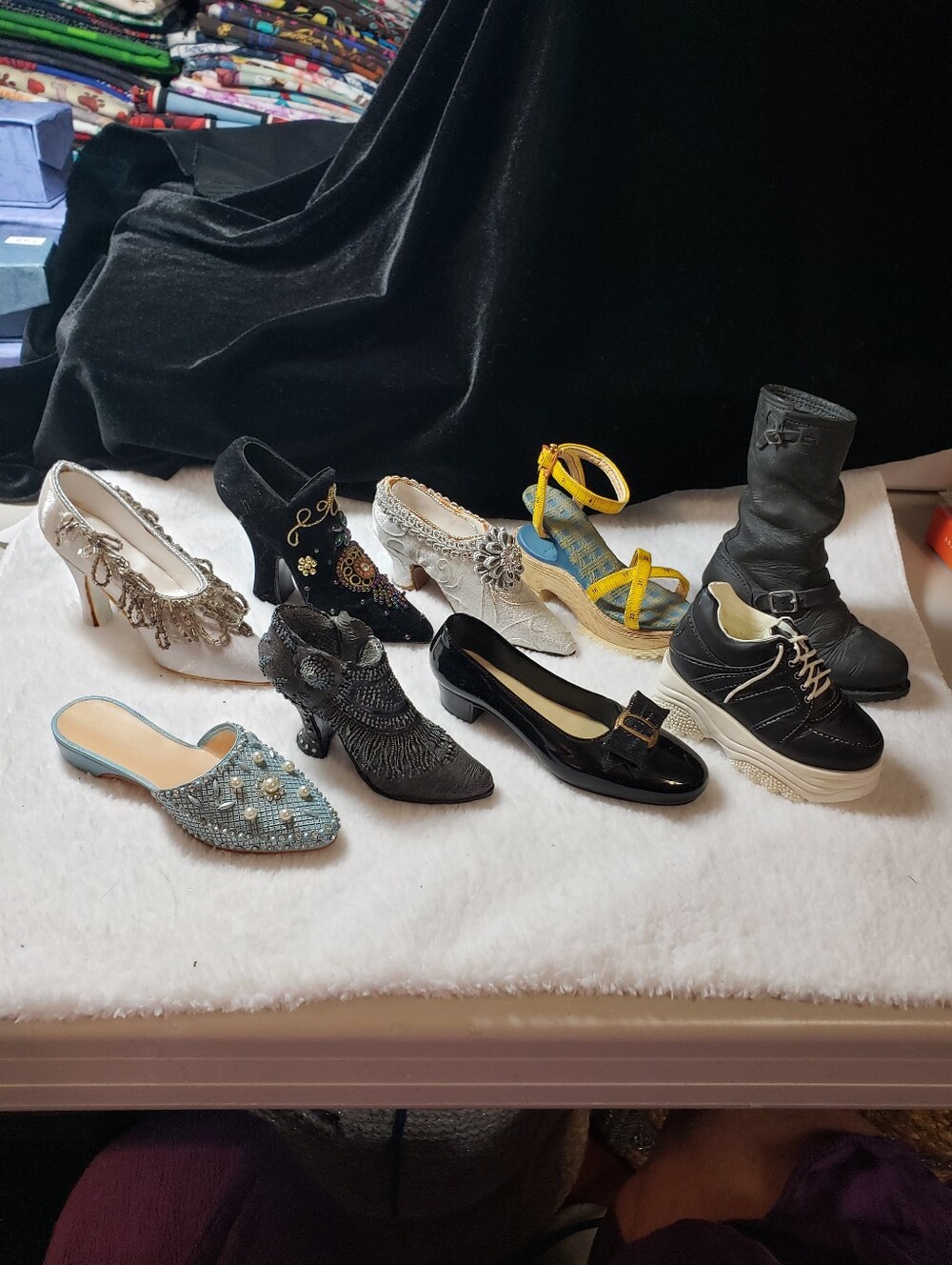 9 RIGHT SHOES
